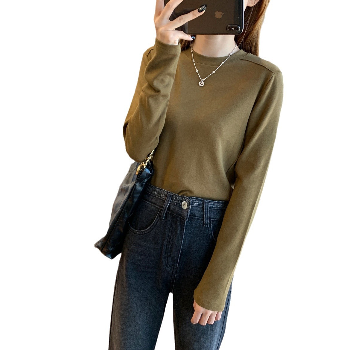 A high-quality, soft, round-neck, skin-friendly mid-length, long-sleeved, thickened T-shirt for women with a right-angled shoulder base layer Item Picture