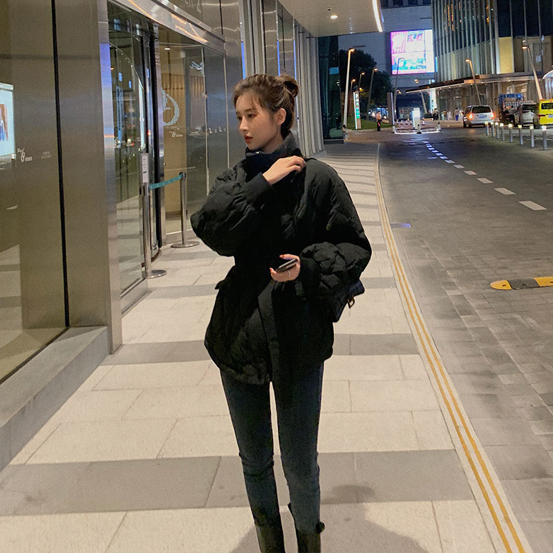 白色羽绒棉服产品图