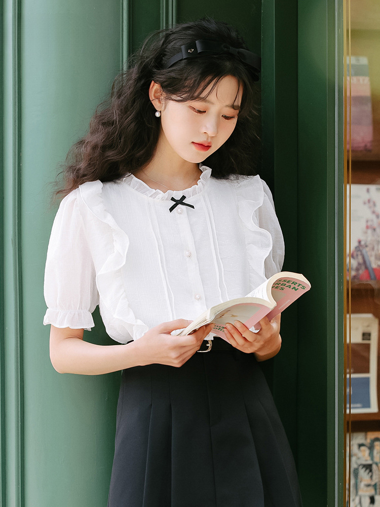 French-style chiffon shirt for women, new summer 2024, with a unique design sense and ruffled puffed sleeve top Application Scenario