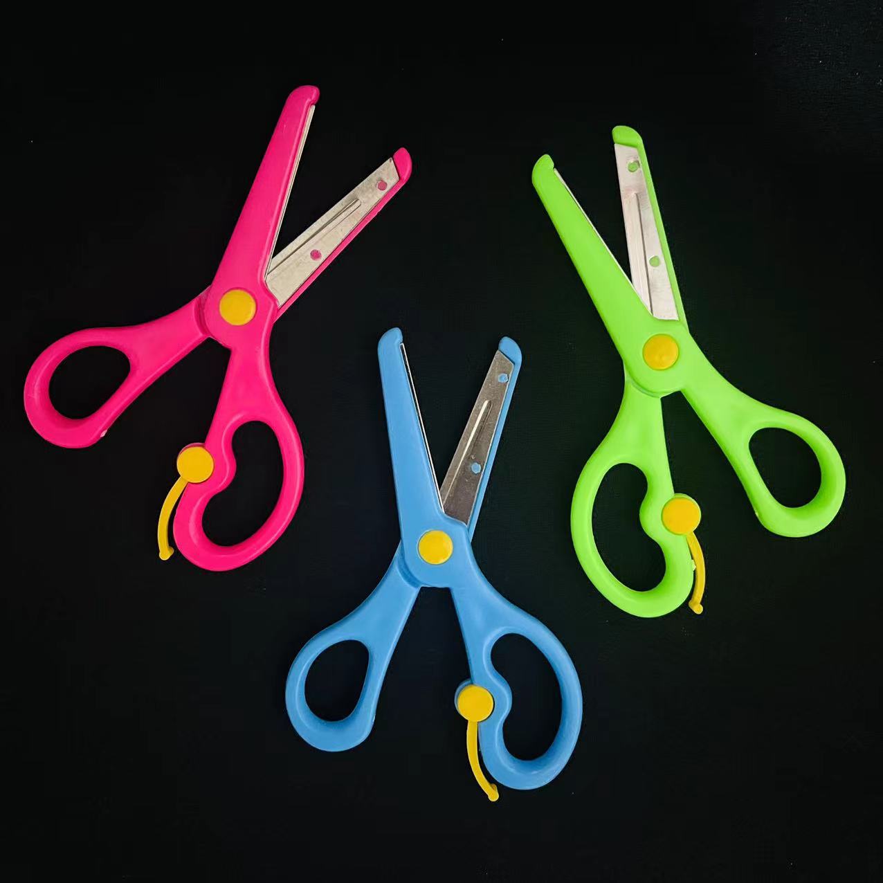 【 Zone 2-8 】 Color iron scissors 50/ Pack 1000/ box Children's scissors, Safety scissors, kindergarten primary school students' round head handmade paper-cutting scissors, small scissors set wholesale Specification image
