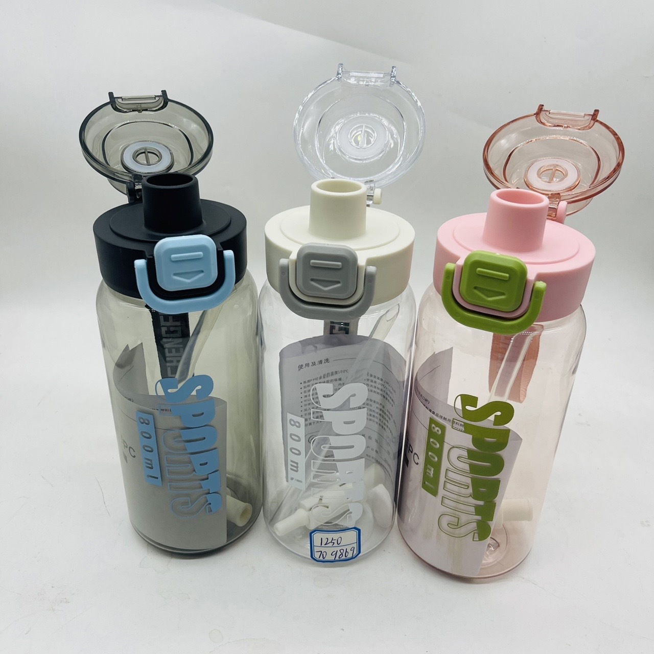 Wholesale plastic cups, sports and fitness space cups, 800ml portable plastic water cups, men's and women's water bottles, direct drinking water bottles Application Scenario