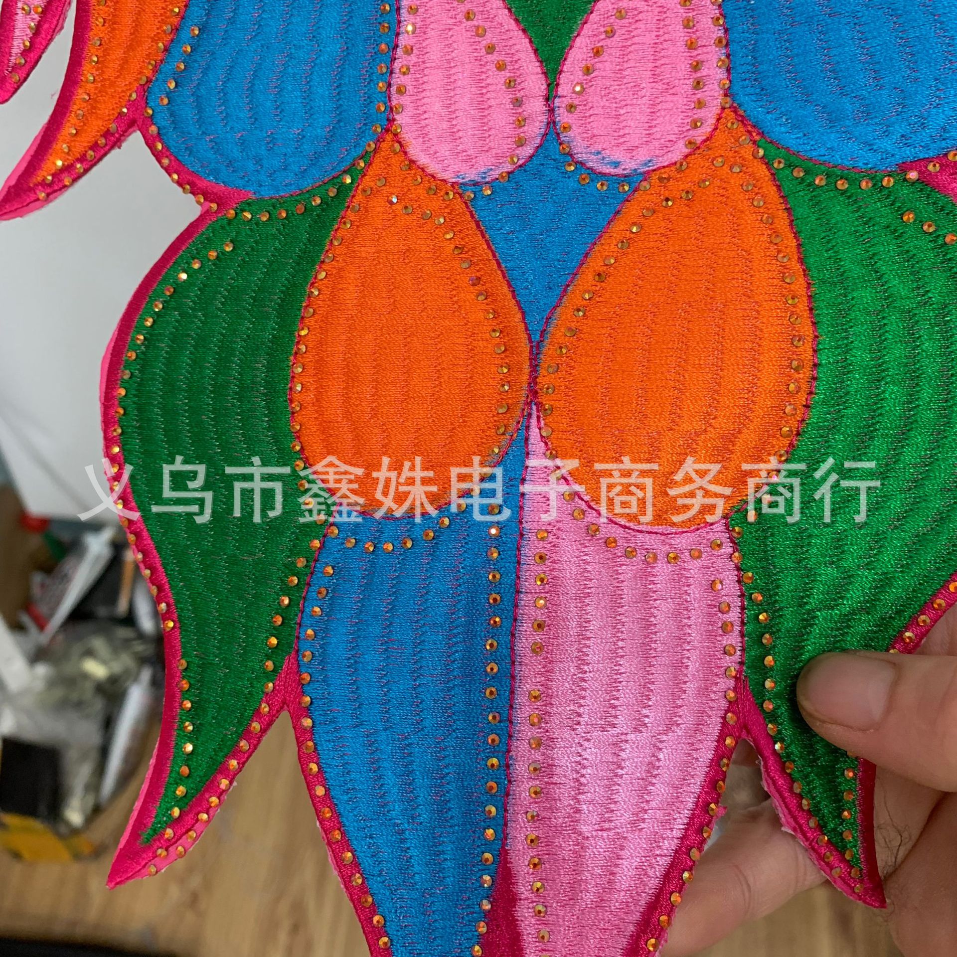 Best-selling stage costume accessories with irregular-shaped embroidered circular collars details Picture