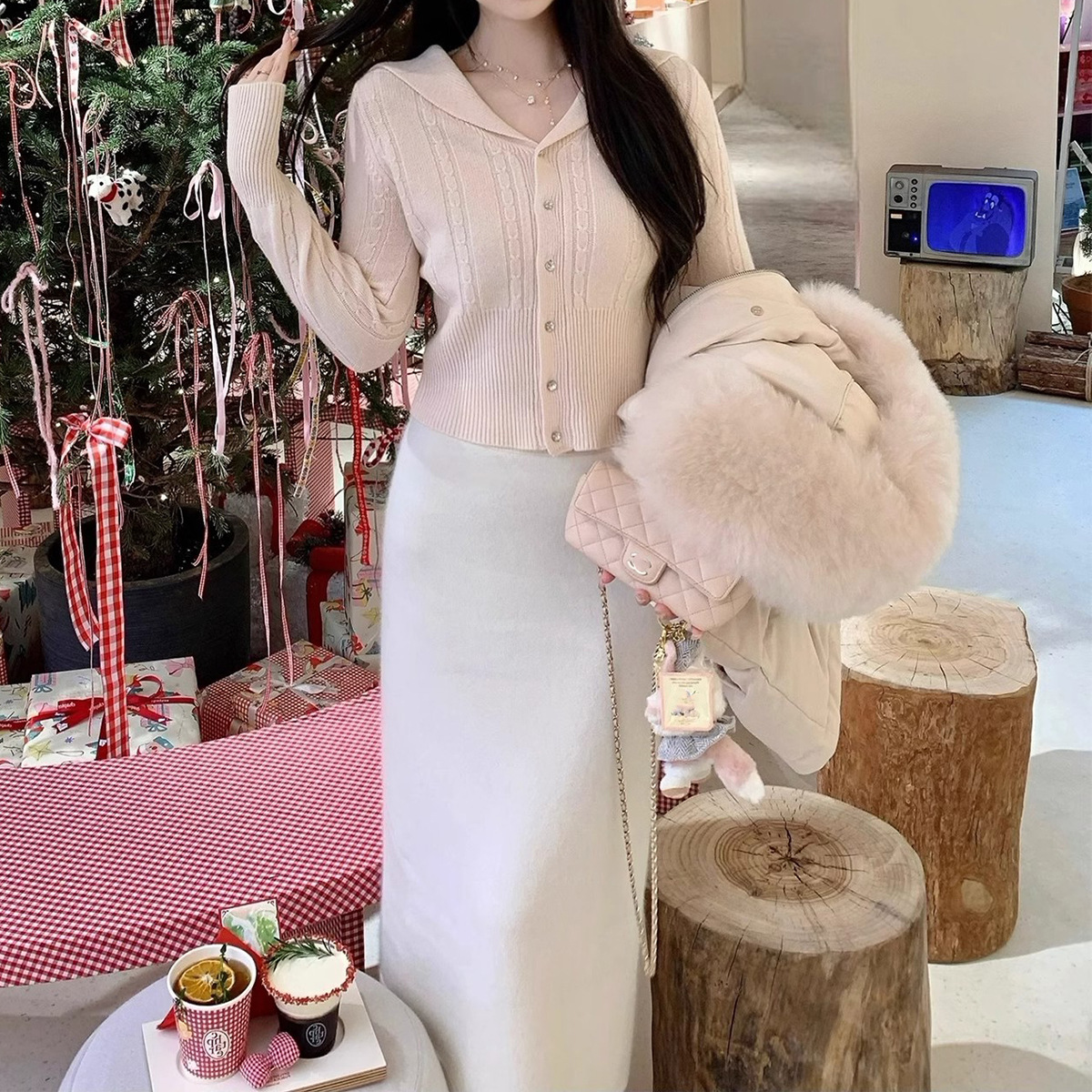 A new, versatile and fashionable solid color sweater for women in winter with a navy collar and a girlish look Specification image