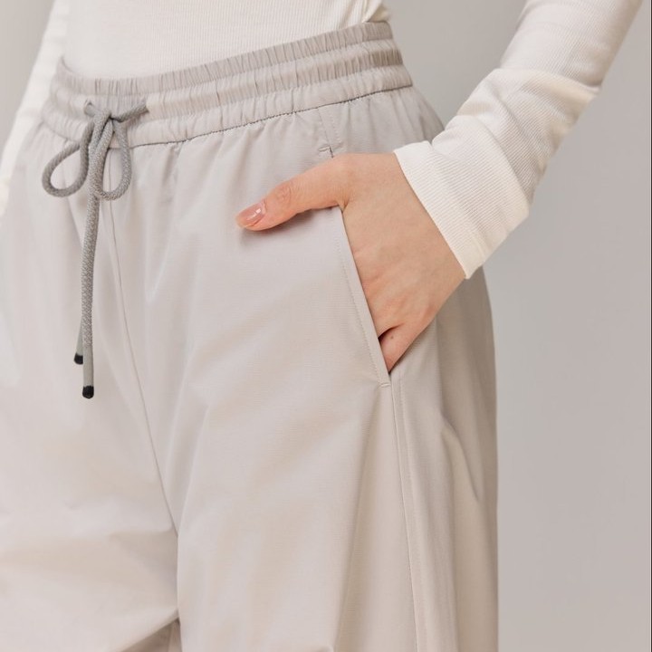 Soft-shell windproof and waterproof three-proof mountaineering pants for women in autumn and winter outdoor sports, outdoor casual wide-leg straight-leg pants Application Scenario