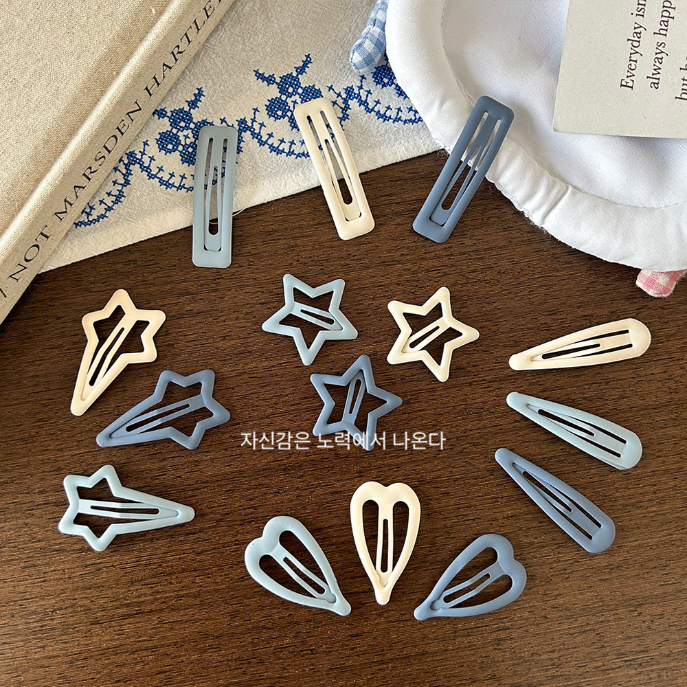 Korean-style gray-blue children's frosted basic BB hair clip, five-pointed star heart meteor geometric side bangs clip Application Scenario