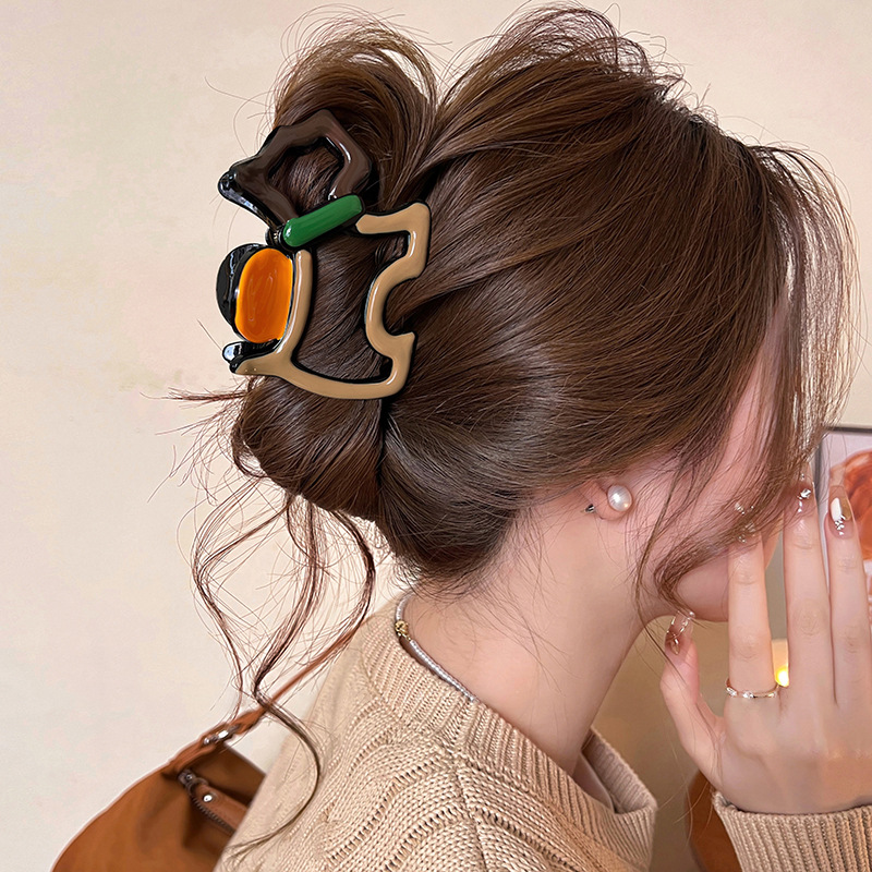 High-end ~ Cute puppy color-blocking grab clip for women, high-end shark clip at the back of the head, 2024 new style hair clip Specification image