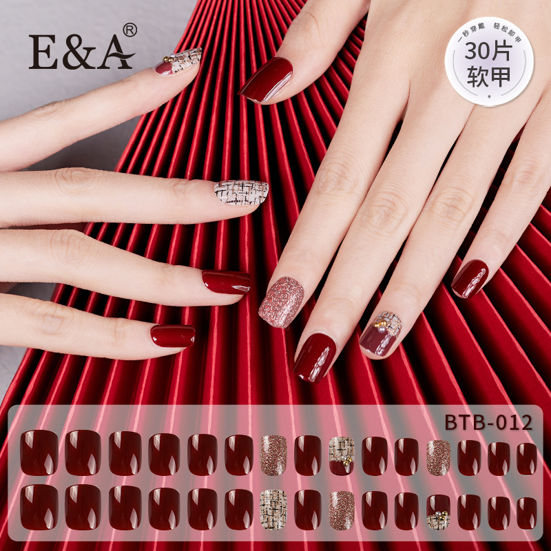 Wholesale of pure handcrafted wearable nail products. Autumn short nail art wearable style with a high-end feel, diamond false nails, China Red, exclusively for foreign trade