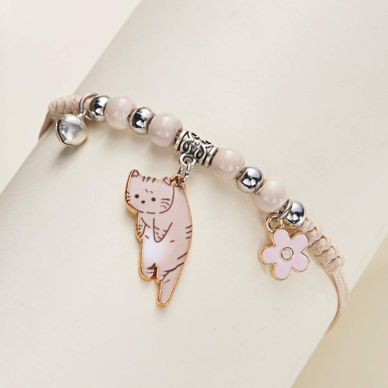 A new and unique cartoon cat bracelet from Japan and South Korea, with a simple and elegant design. It is a woven bracelet featuring a little cat pendant pic 15