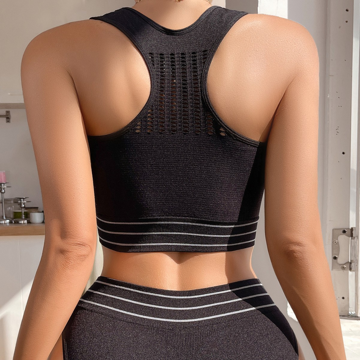 A new cross-border product of solid color sports bras set exclusively for Amazon, a comfortable and breathable women's bra set Application Scenario