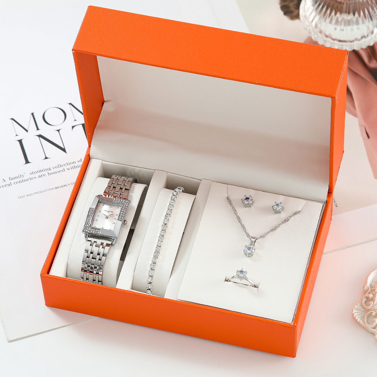 Traje de mujer reloj de moda correa de acero de las mujeres reloj de cuarzo emparejado con exquisita joyería cross-border blast set Application Scenario