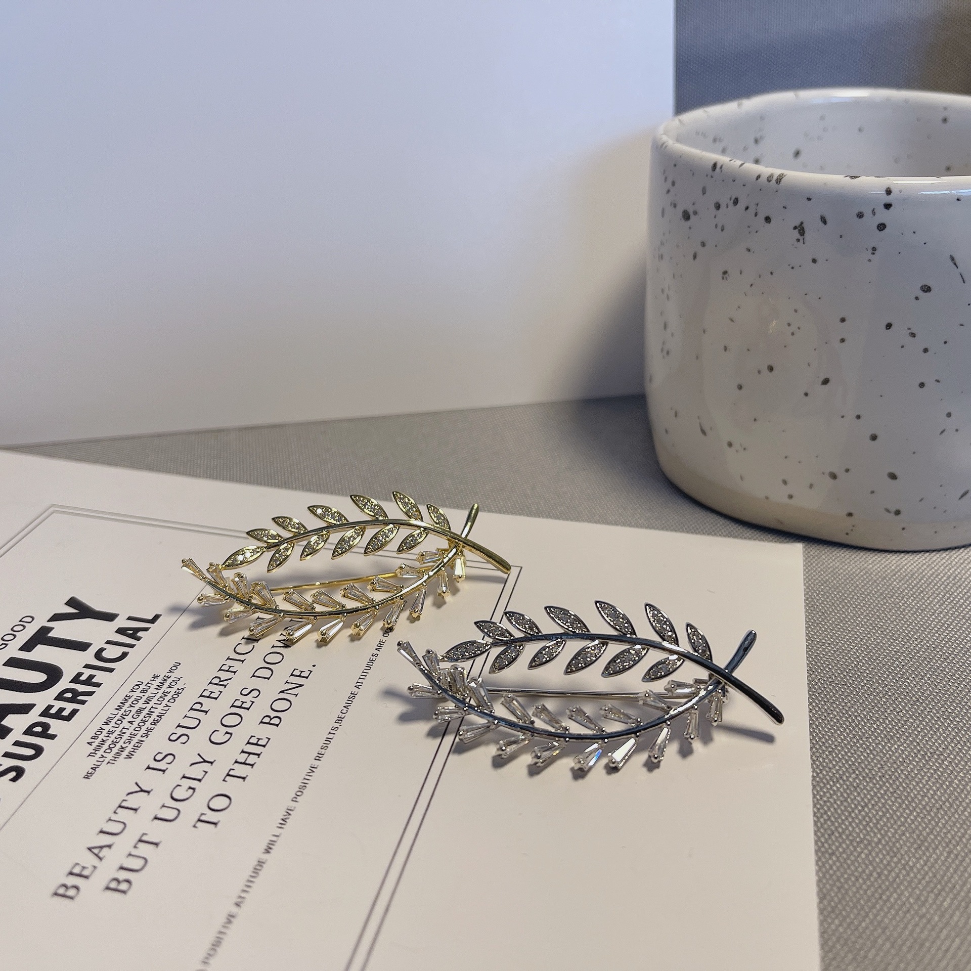 Cross-Border Supply Manufacturers Supply Microinset Zircon Flower Copper Brooch Autumn And Winter Fashion Clothing Coat Corsage Pin details Picture