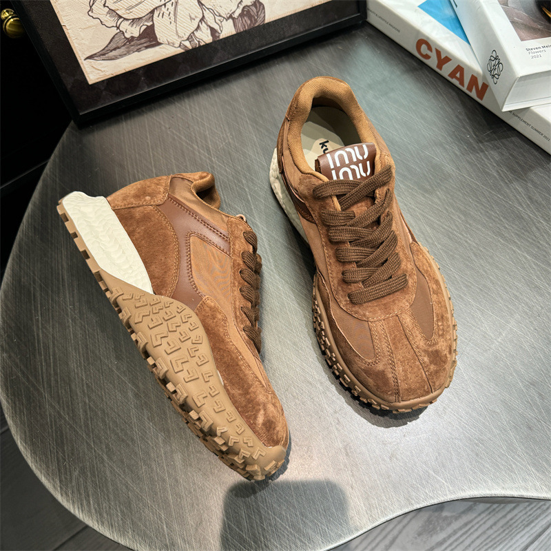 运动休闲鞋实物图