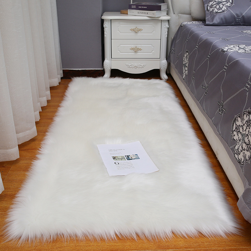 Cross-border factory direct sales and wholesale of imitation wool carpets, long plush, anti-slip, absorbent, comfortable and skin-friendly for living rooms and bedrooms details Picture