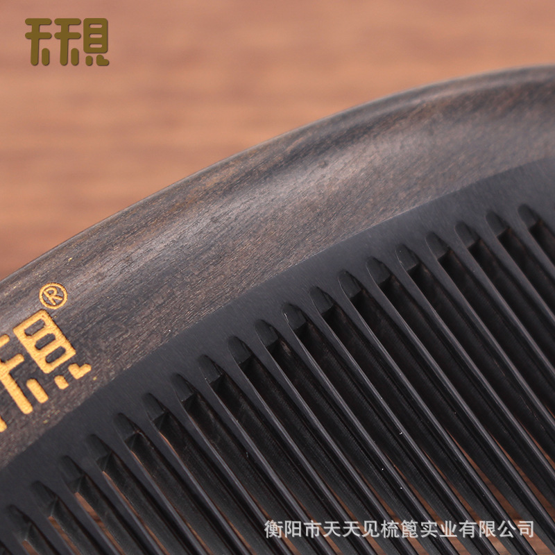 Every Day To See The Wood Comb Manufacturers Direct To Shen Gui Bao Angle Comb Splicing Comb Handless Fine Teeth Bag Comb Can Be Engraved And Painted Application Scenario