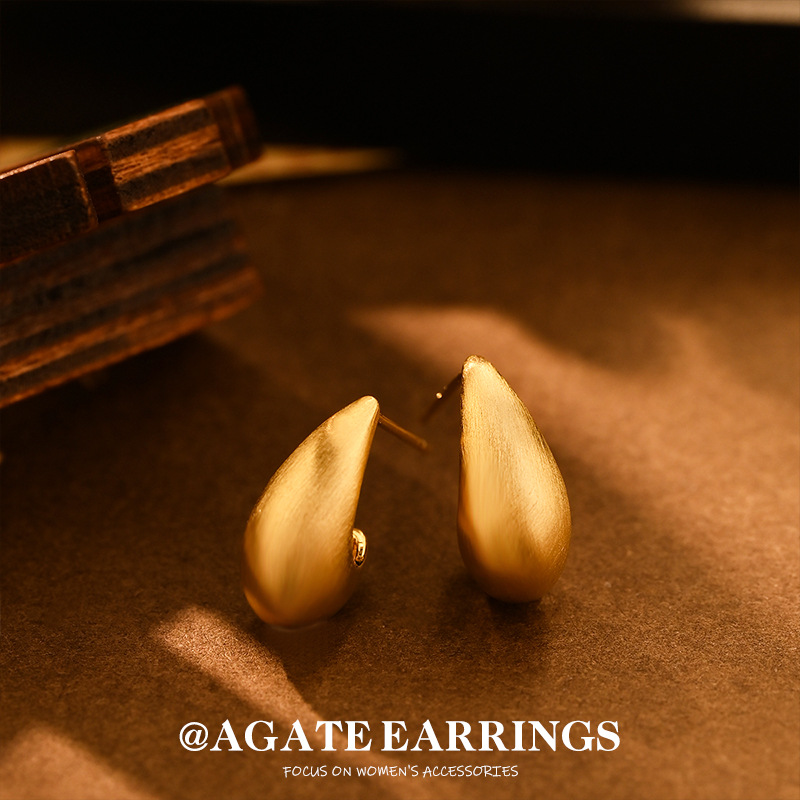 Cross-border s925 silver needle, simple and cold style, frosted brushed, teardrop stud earrings, high-end women's earrings, European and American style earrings Application Scenario