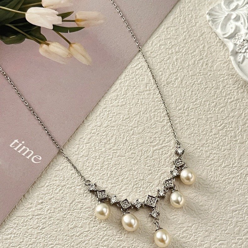 The New S925 Silver Diamond Diamond Pearl Necklace Women Simple Everything Fashion Light Luxury Fine Temperament Clavicle Chain Application Scenario