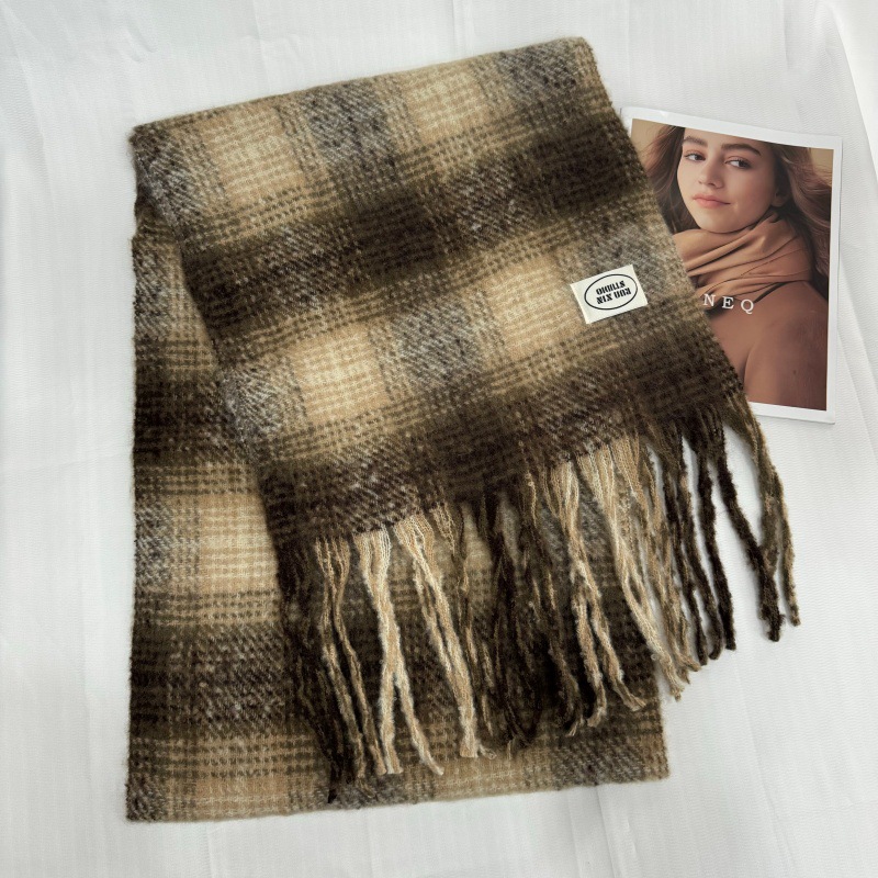 2025新款马海毛流苏围巾女秋冬季氛围感保暖格子百搭外贸跨境专供详情9