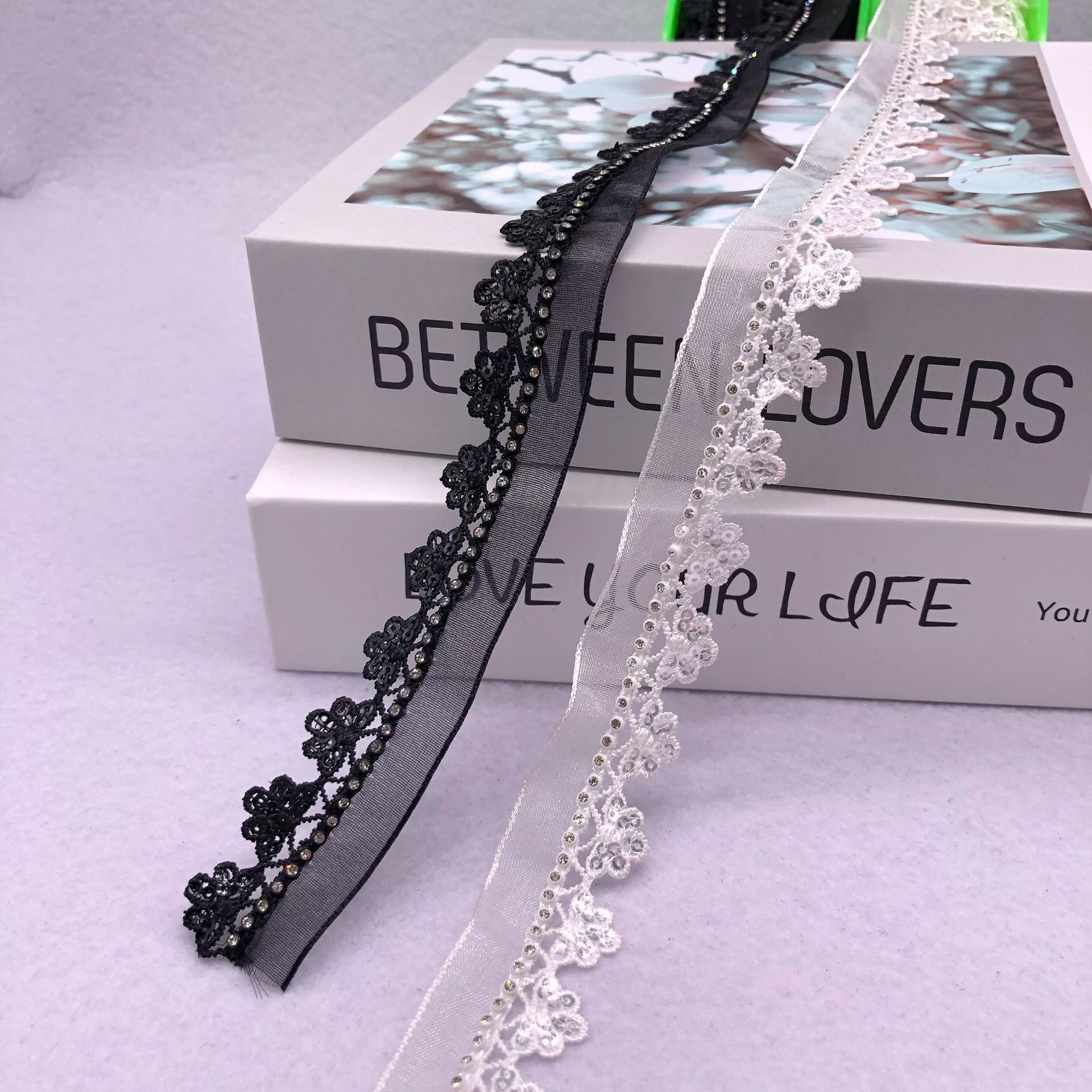 Black And White Off-The-Rack Garment Accessories Sweet Everything Neckline Hand-Sewn Rhinestone Yarn With Sequin Ribbon Lace details Picture