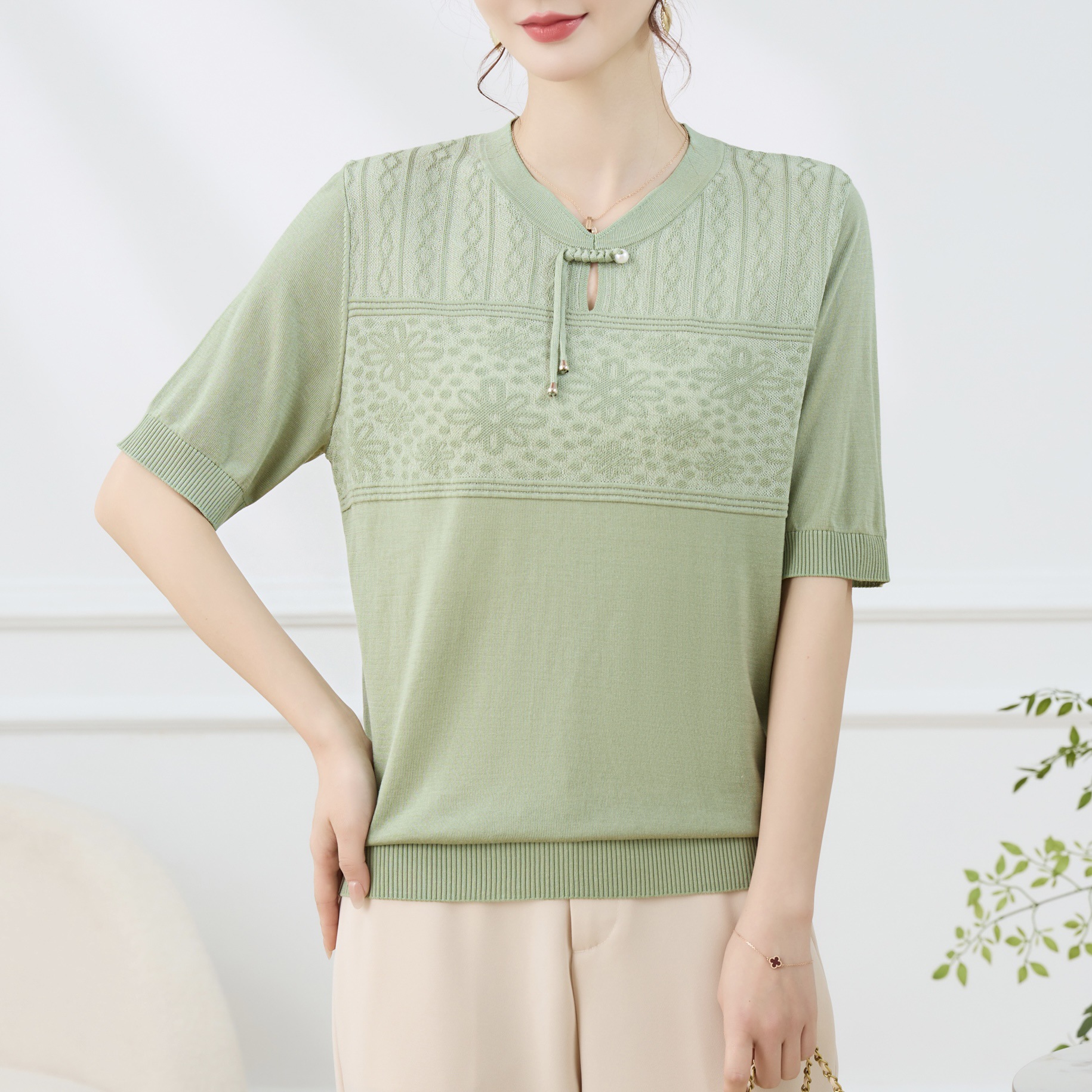 "National Trend 100 Lyocell Tencel Short-sleeved, large-sized, loose mom's Wear for summer Middle-aged and Elderly Women's wear with a traditional Chinese style cheongsam collar. Specification image