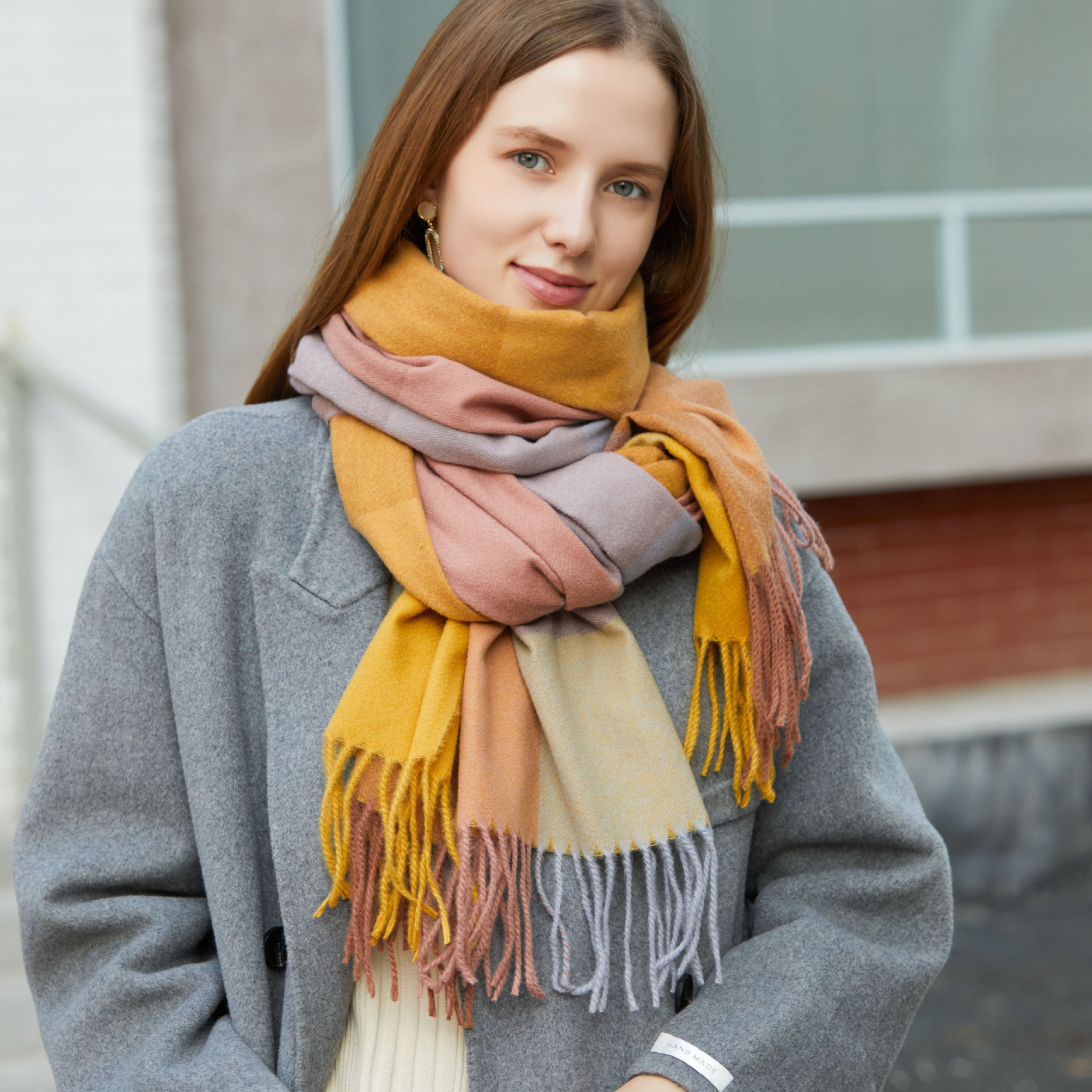 2022 Cross-Border Wholesale New Imitation Cashmere Matching Color Lattice Warm Bib Printed Scarf Wholesale Manufacturers Stall Wholesale Application Scenario