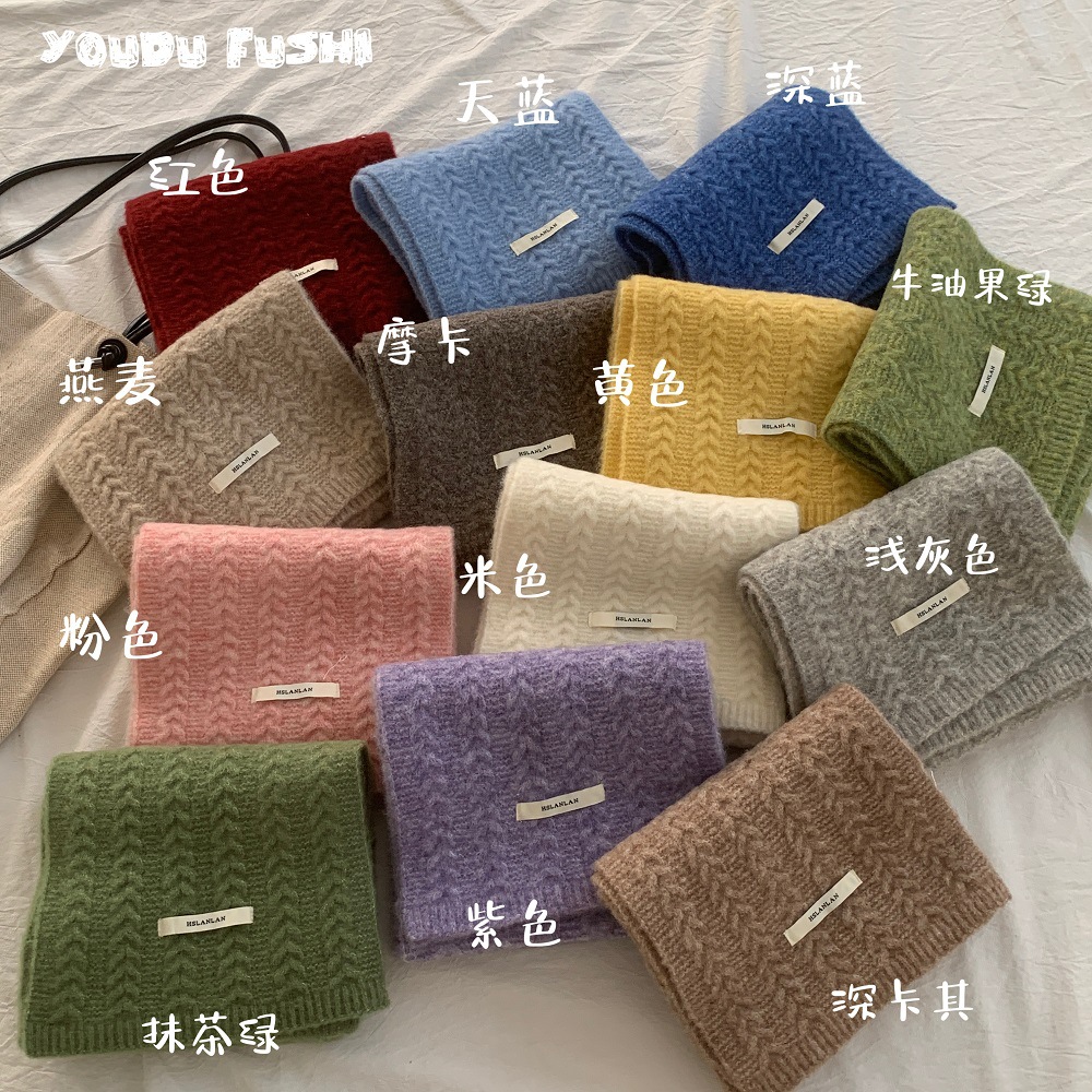 Korean-style solid-color woolen braided knitted woolen scarf for women, creating a warm and versatile atmosphere for autumn and winter. The woolen scarf is trendy