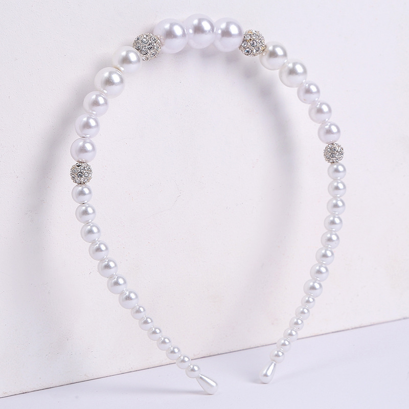 New pearl hairband for women, Korean Internet celebrity headband, versatile hairpin for women, simple and elegant hair clip headwear wholesale Application Scenario