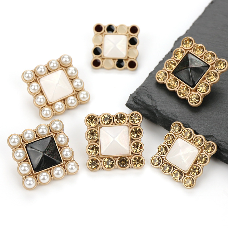 Fashionable diamond-encrusted metal buttons, pearl square large coat buttons, women's small chanel-style cardigan set buttons, suit buttons Application Scenario