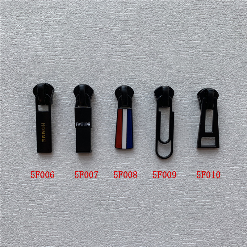 In stock: No. 5 resin teeth, plastic teeth, zipper pull, sports work clothes, jacket, front, black electrophoretic pull Application Scenario