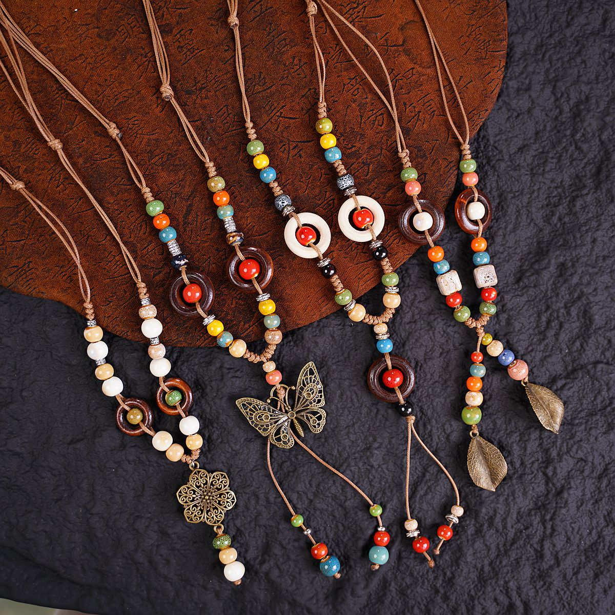 Jingdezhen ceramic necklaces that do not fade, light luxury and niche women's autumn and winter sweater necklaces, cross-border women's accessories factory direct sales
