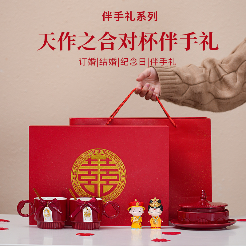 The Forbidden City cultural and creative fruit plate set is a wedding gift for the newlyweds, a wedding engagement gift, and a practical souvenir for best friends details Picture
