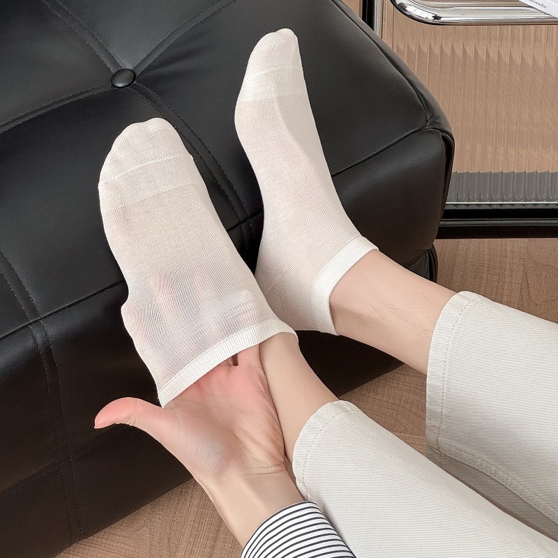 Sock street stall one-piece consignment, mulberry silk all-in-one machine, basic men's sports socks, solid color short socks, spring and summer mesh skin-friendly breathable boat socks one-piece consignment Application Scenario