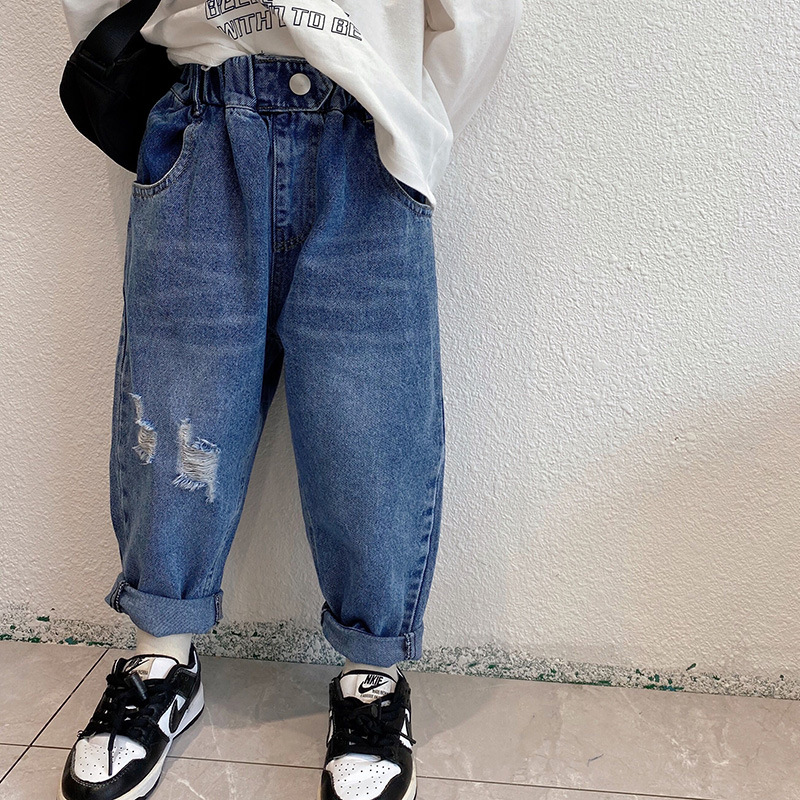 In the autumn of 2022, Korean-style girls' jeans with studs and holes, boys' pants, children's long pants, and loose jeans are in vogue