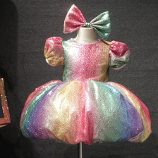 六一儿童礼服彩虹色女童泡泡袖团队时尚演出服主持短款亮片演出服
