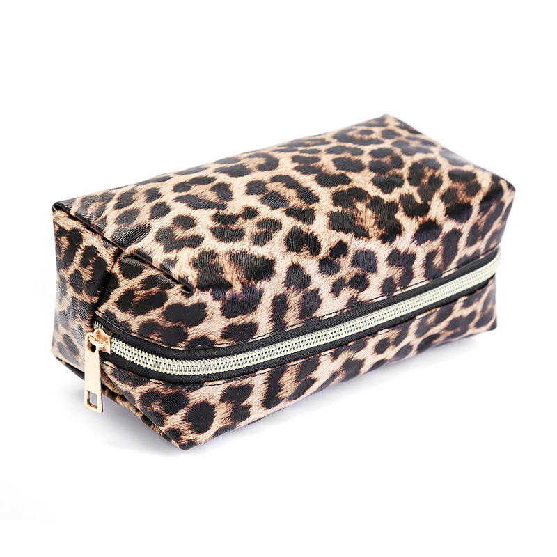 New PU leopard print hand-held cosmetic bags, home leopard print travel bags, toiletries bags, hand-held bags, and European and American fashionable storage bags Application Scenario