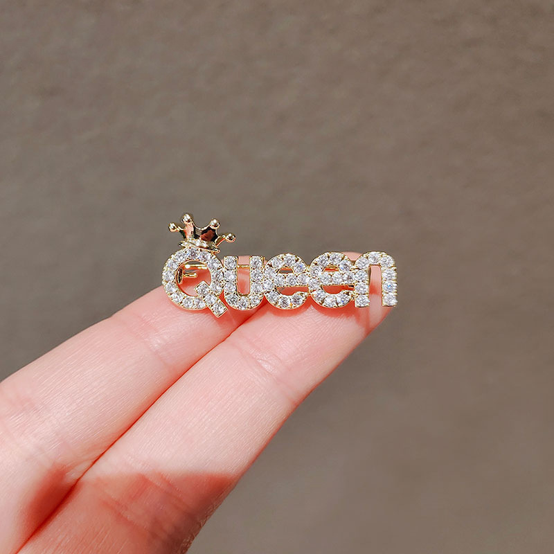 Anti-glare brooch, letter QUEEN brooch, women's trendy personality pin, collar pin, anti-glare clasp, 100 matching accessories wholesale details Picture
