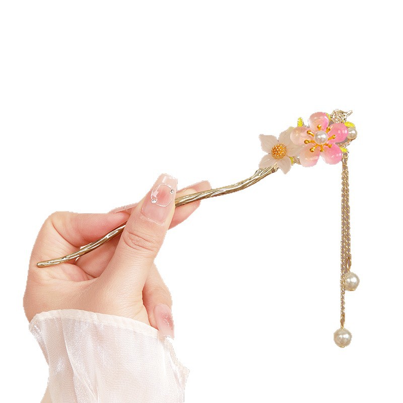 Chinese-style and trendy lilac hairpins for women with a high-end feel, ancient and new Chinese-style hairpins, tassel hairpins, updo hairpins, cheongsam and Hanfu headwear Application Scenario