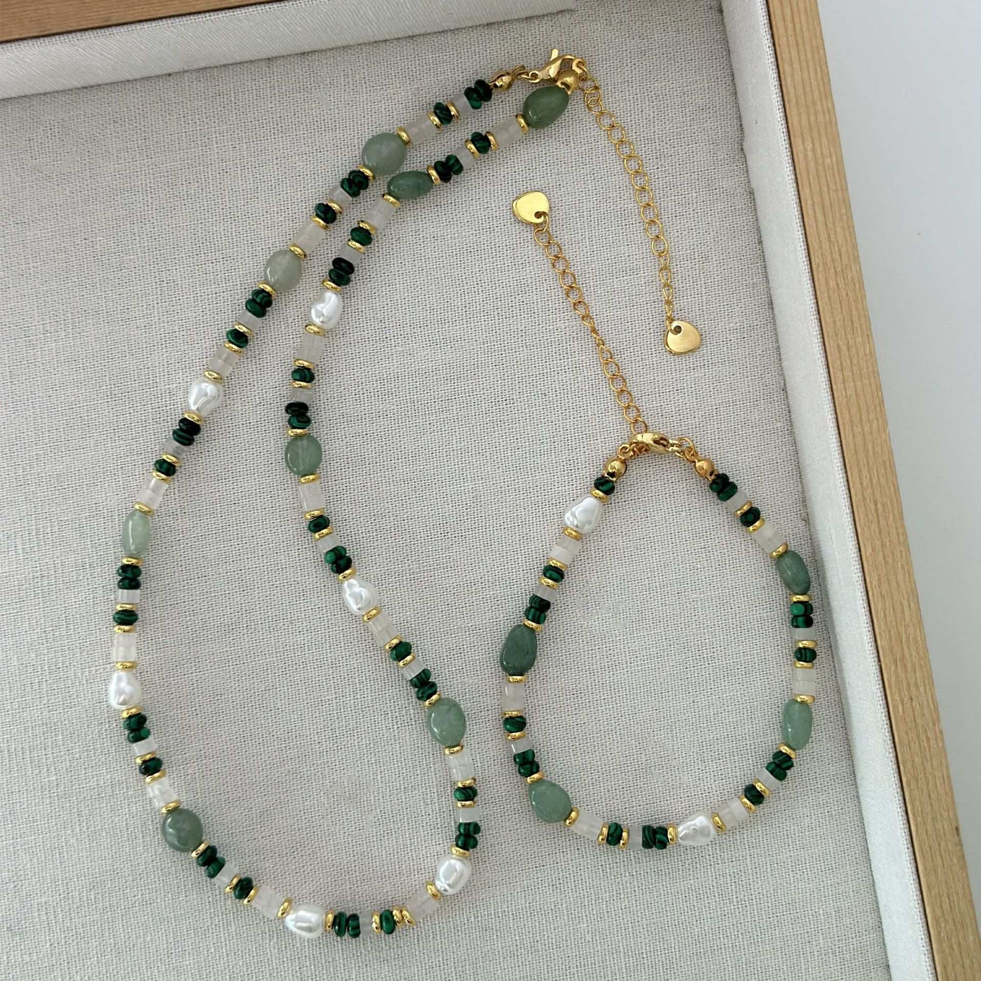 Green peacock agate beaded collarbone neck chain, green Dongling dopamine freshwater pearl necklace, summer style Internet celebrity pic 8