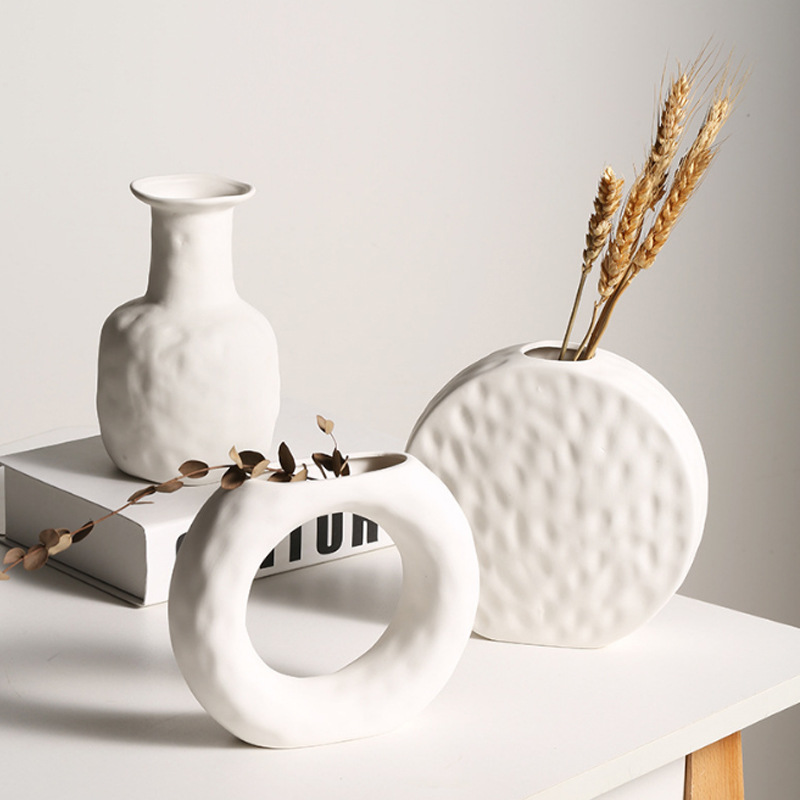 Wholesale vintage white plain ceramic vases, Instagram-style living room and dining table decorations, mini dried flower porcelain craftsmanship Item Picture