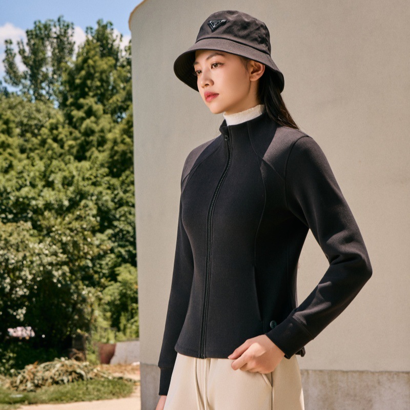 The new autumn and winter Lycra hollow warm and heat-storing yoga coat for women, a slimming and form-fitting warm stand-up collar coat for women details Picture