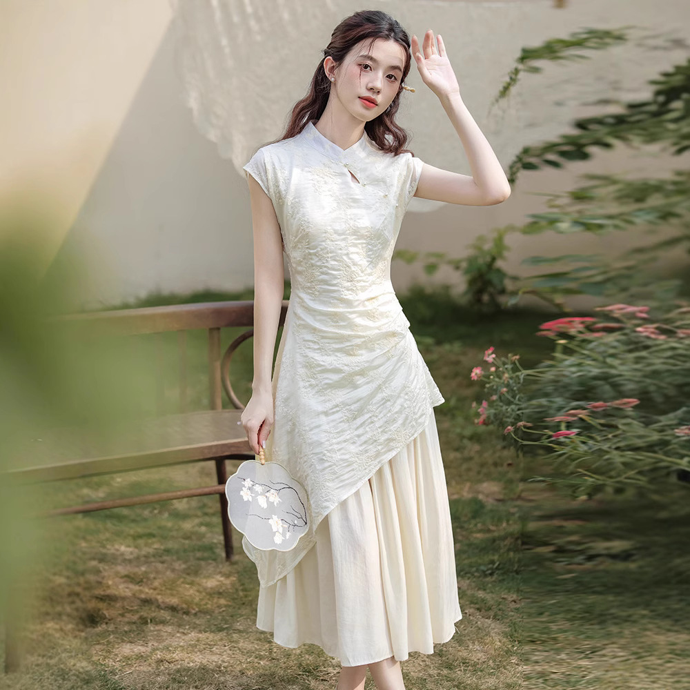 In the summer of 2025, Thirteen Factories' new style of new Chinese-style improved cheongsam, beige and elegant faux two-piece dress Application Scenario