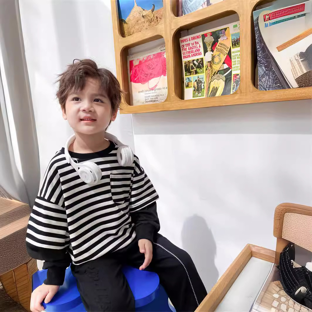 Tienda de niños muy de moda primavera 2024 chaquetas para niños versión coreana rayas falsas dos piezas de bebé Specification image