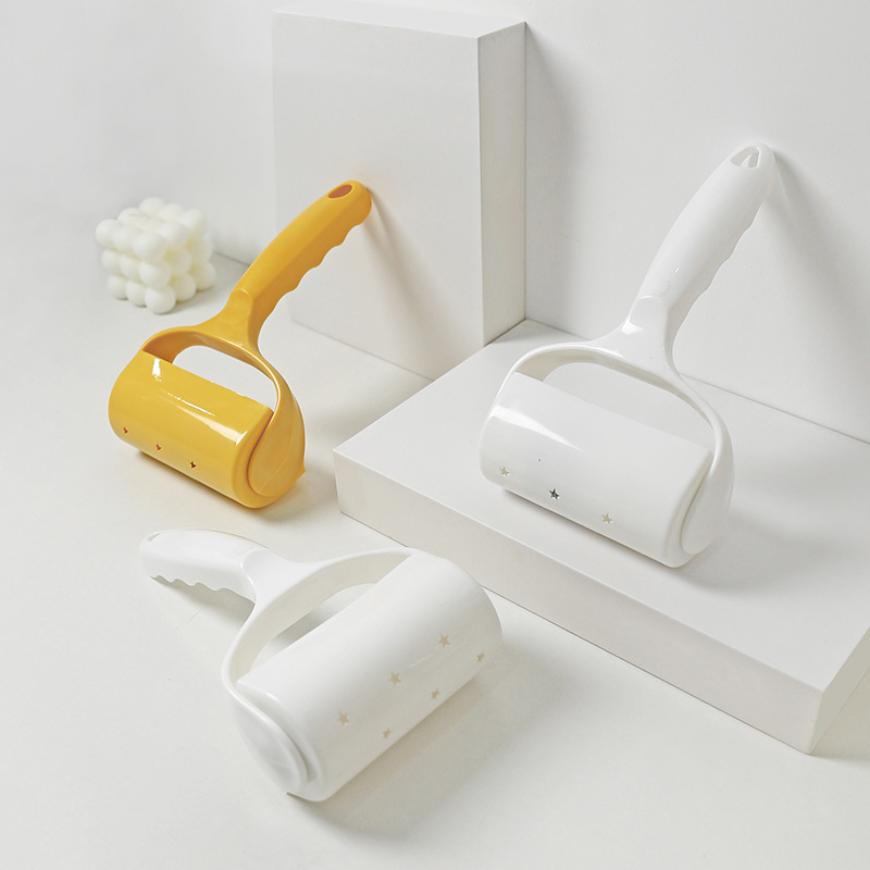 Hair-sticking roller bed detachable roller brush, hair-sticking brush, clothes dust-sticking roller, paper roll hair-sticking roller Application Scenario