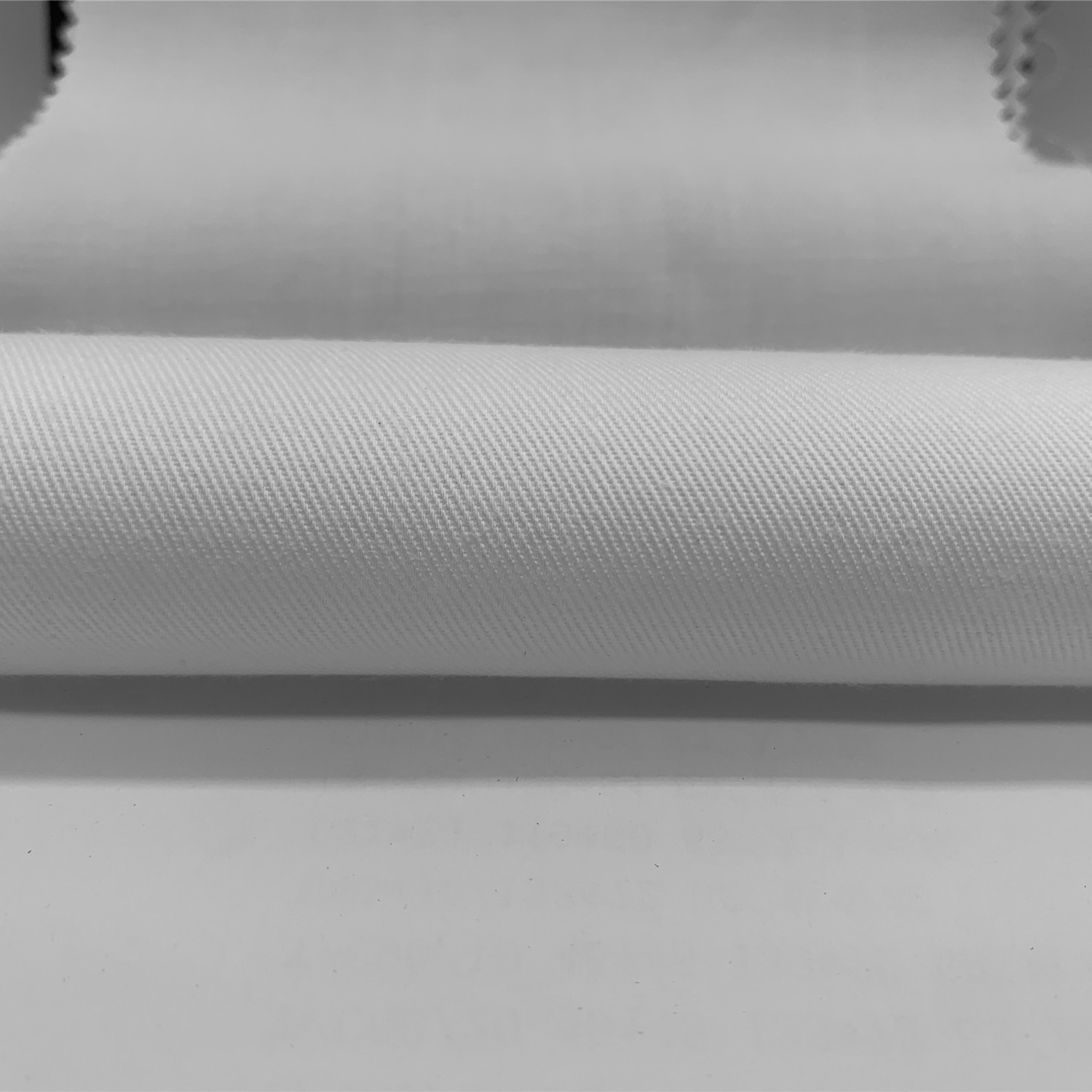 TC polycotton yarn card 108*58 tela de sarga blanqueada semi-blanqueada negro vestido de chef bata blanca ropa de trabajo tela Specification image
