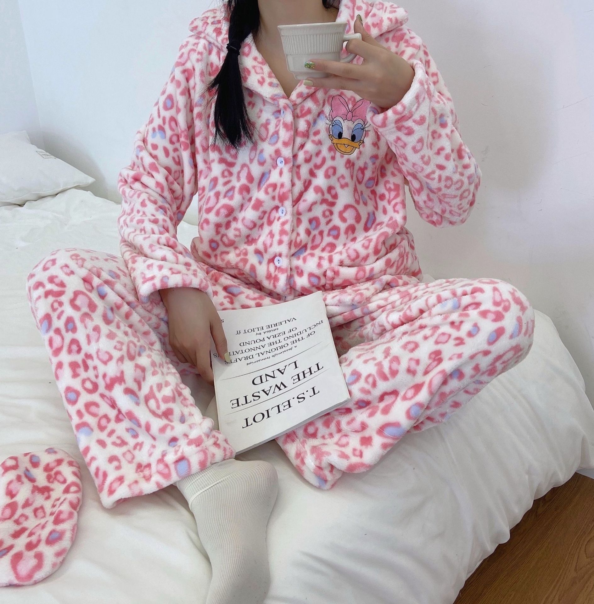 Winter Flannel Ladies Pajamas Lapel Cardigan Long Sleeve Trousers Girl Cartoon Cute Warm Home Suit details Picture
