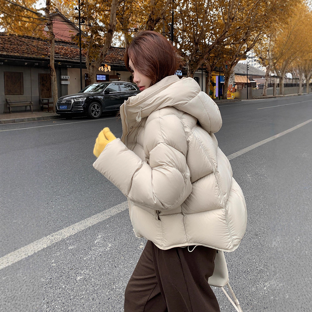 2025 New style of petite thickened cloud cream puff 90 white duck down down jacket for women, short bread jacket and winter coat