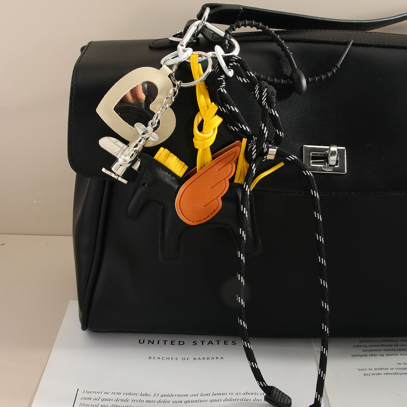 miu series H Pegasus bag Pendant, airplane letter keychain, lanyard, leather bag pendant, leather hanging accessory Application Scenario