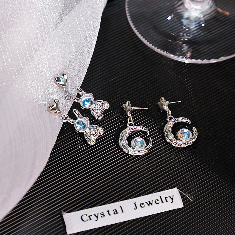Silver needle Zircon moon Astronaut stud earrings, cute moonstone stud earrings in Japanese and Korean style, personalized and fun earrings for women details Picture