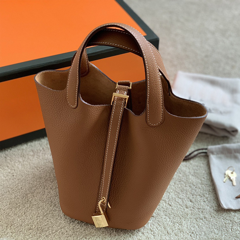 真皮女包实物图