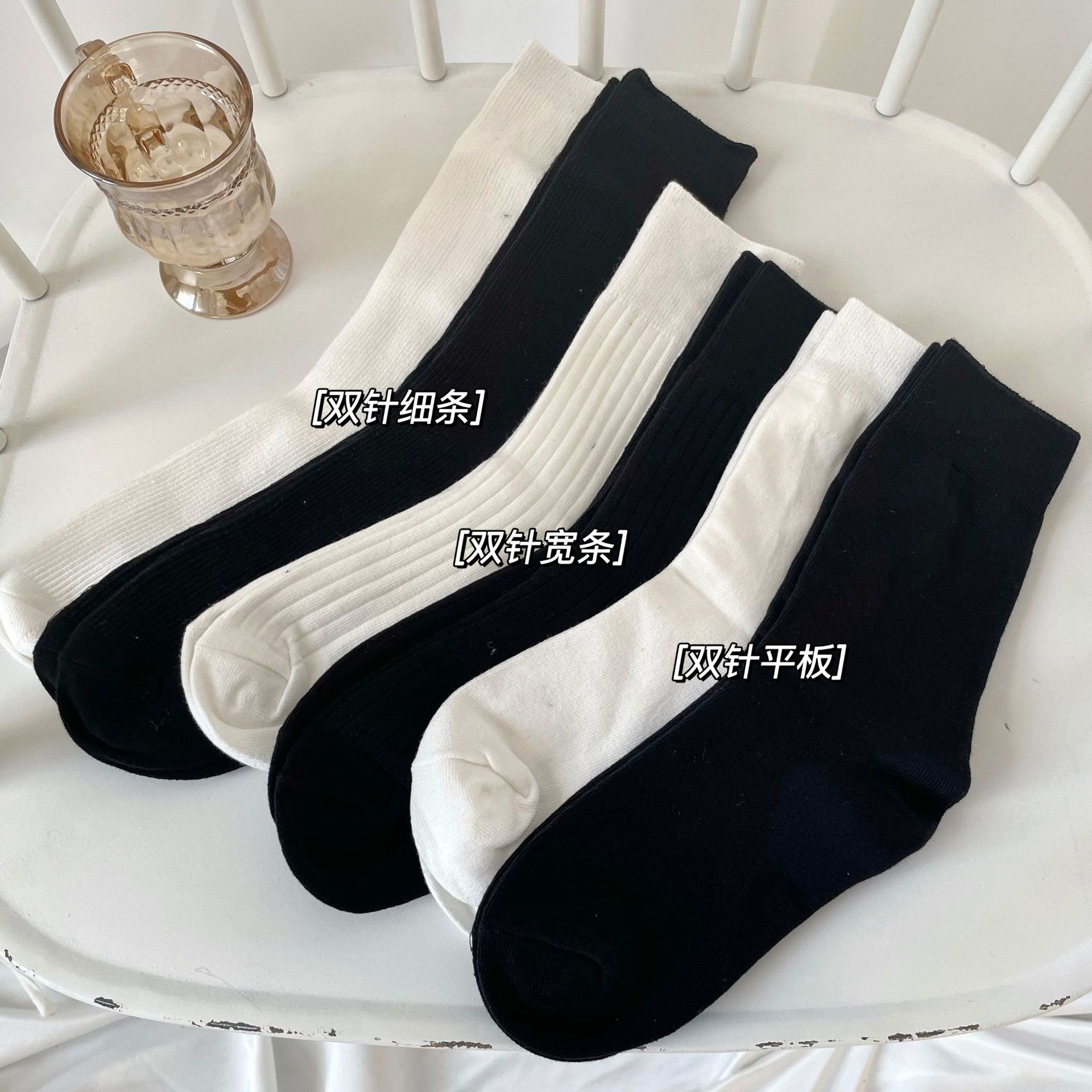 High-end cotton double-needle short socks suitable for all seasons, thick in autumn and winter. Black and white mid-calf knee-length cotton vertical stripe jk socks, the same style as the popular ones