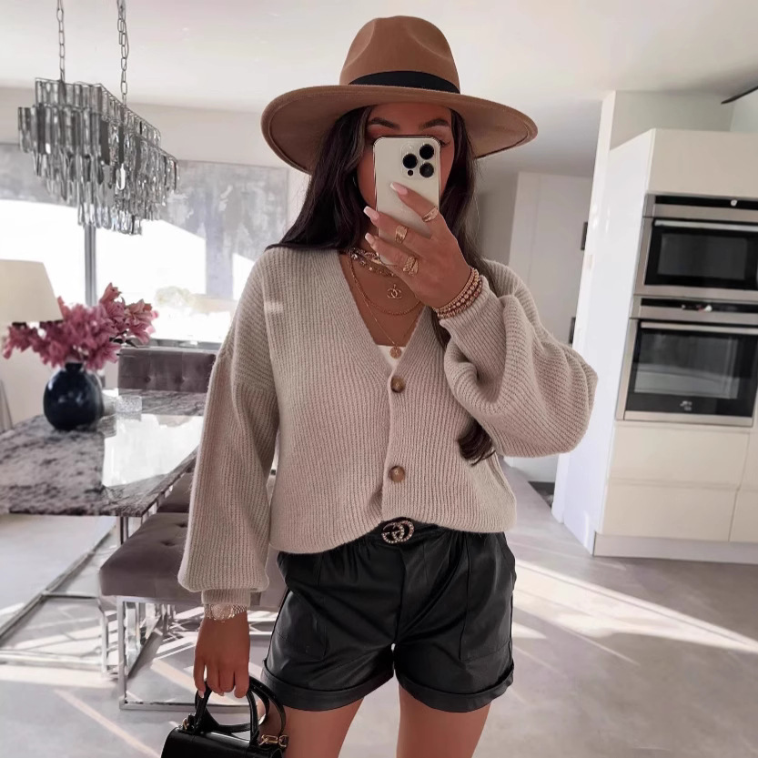 2025 Foreign Trade Autumn and Winter new V-neck short long-sleeved commuter knitted sweater, casual solid color single-breasted cardigan Application Scenario